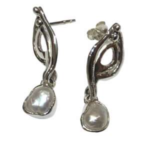 Biwa Pearl Leaf Earring