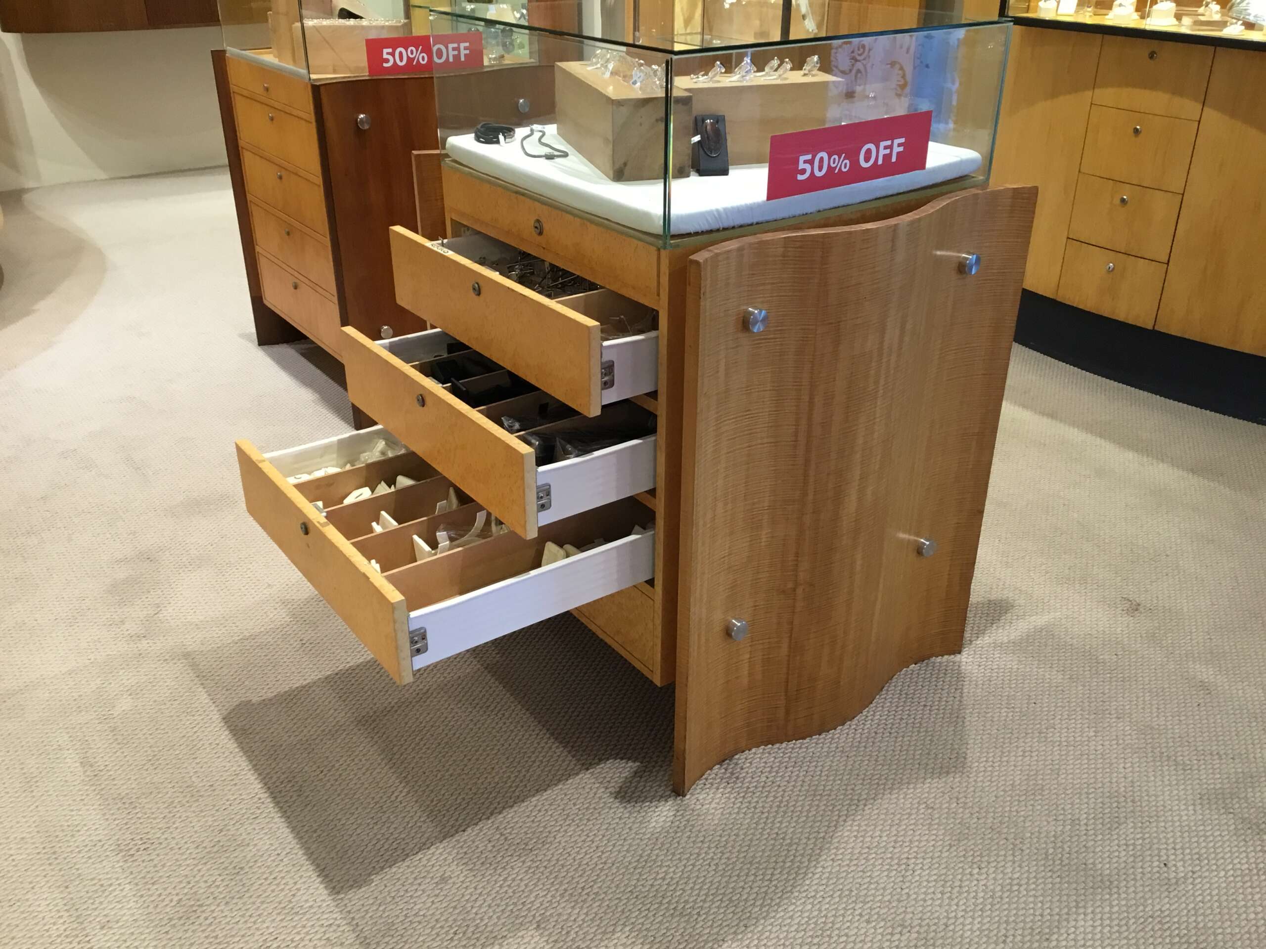 Blonde Display Pedestal - Image 2